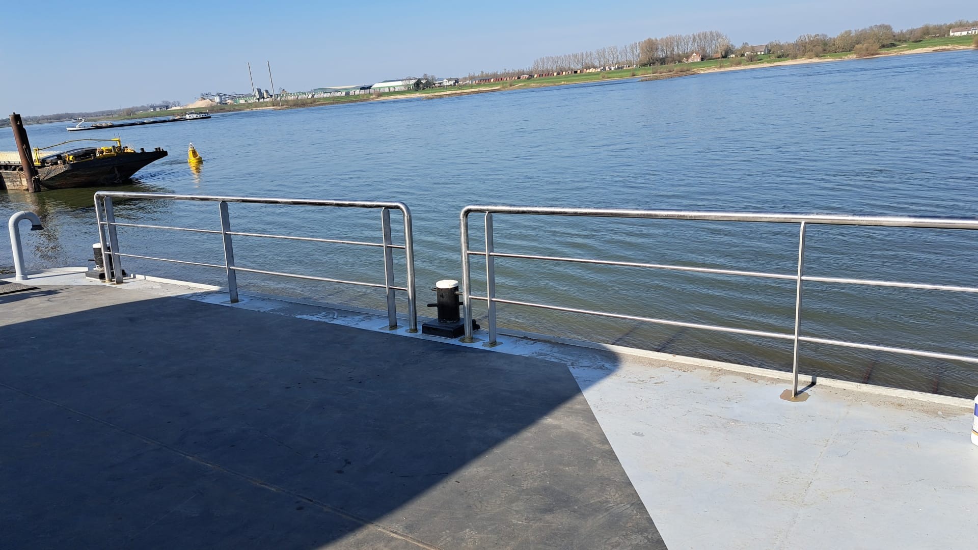 Vaste railing voor tankers en valbeveiliging